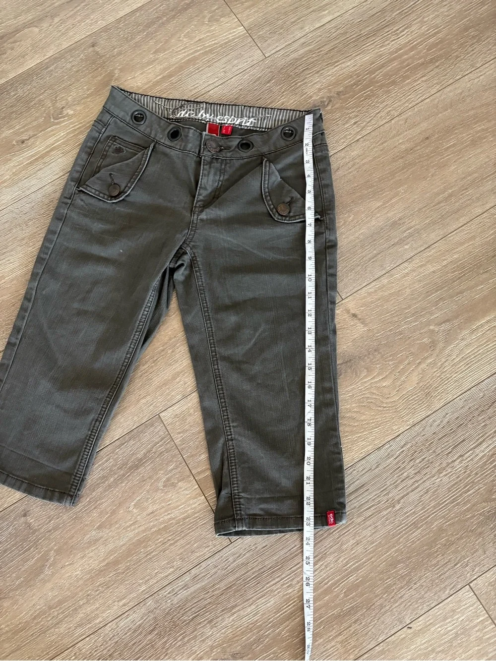 edc by Esprit Charcoal Cropped Cargo Capris - Picture 5 of 8